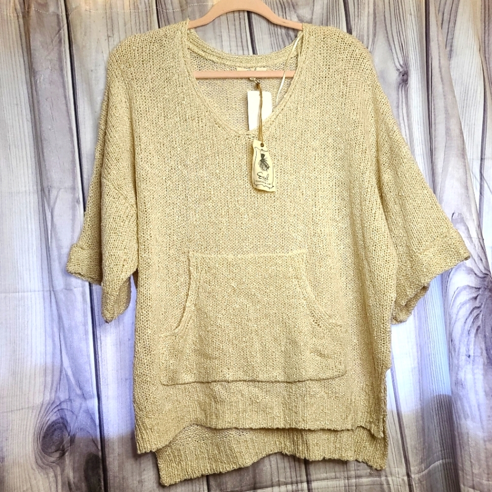 Crop Style Top by Easel!!!